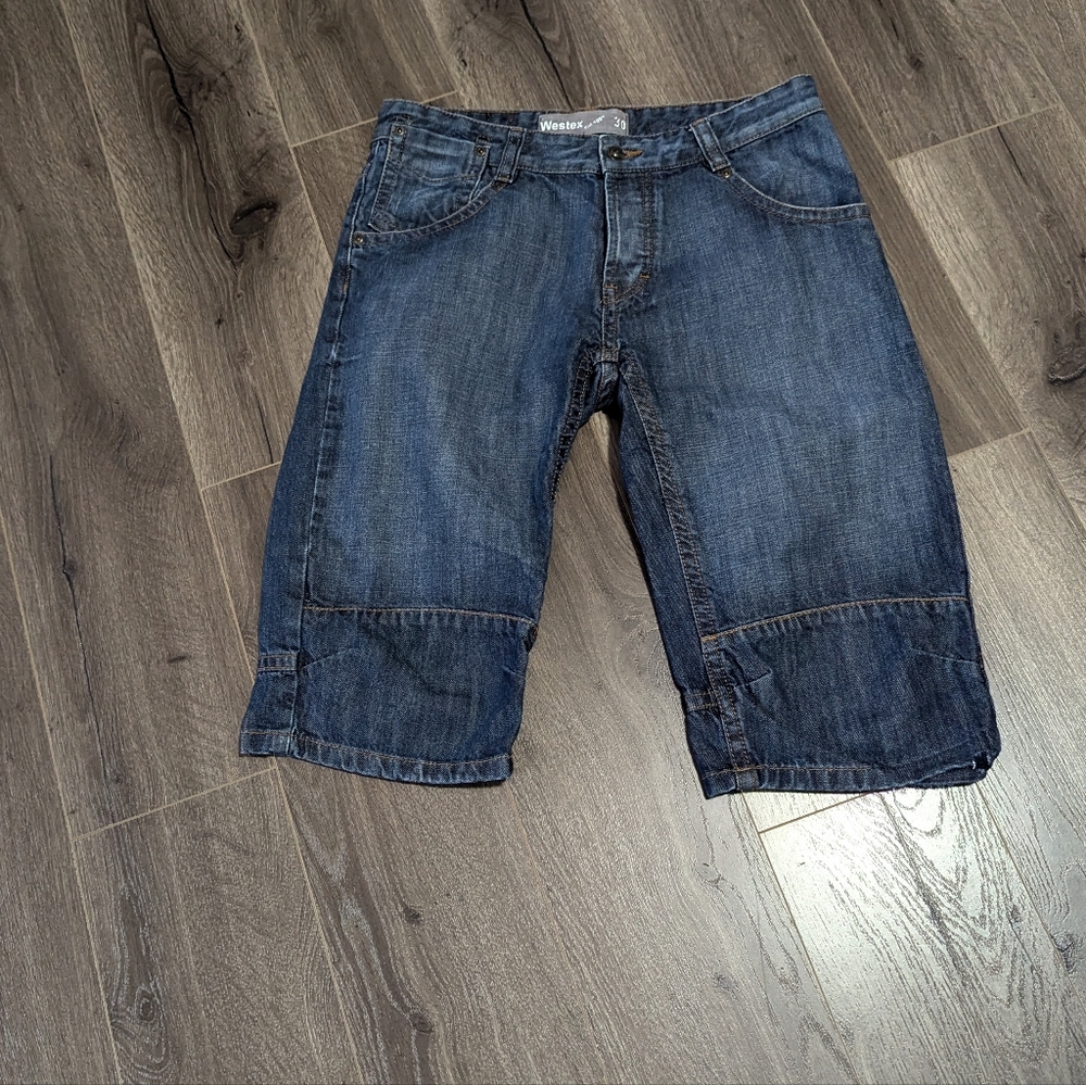 Westex Dark Blue Denim Shorts With Button Closure.  Regular Fit Size 30.